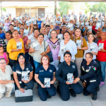 Entrega Ayuntamiento de Guaymas cartillas de derechos de la mujer y ofrece plática sobre la no violencia