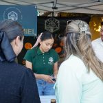 Participan emprendedores locales en Mercadito Hecho en Guaymas 2026