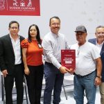 Entrega Ayuntamiento de Guaymas títulos de propiedad a familias guaymenses
